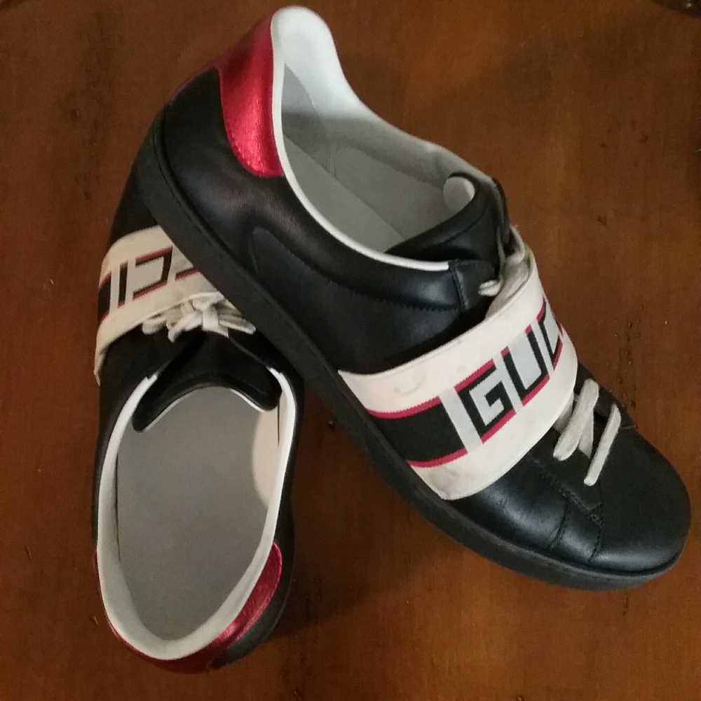 Authentic Men's Gucci Ace Stripe Leather Sneakers - Picture 2 of 7